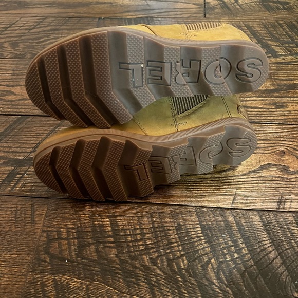 BRAND NEW Sorel wedge booties - Picture 2 of 3